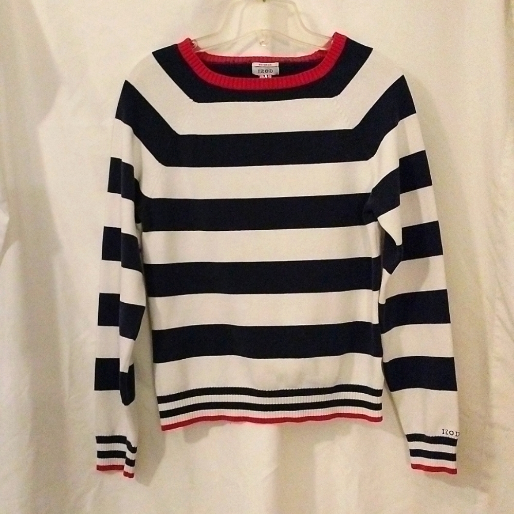 Red white and blue vintage Izod women's sweater. Size medium.